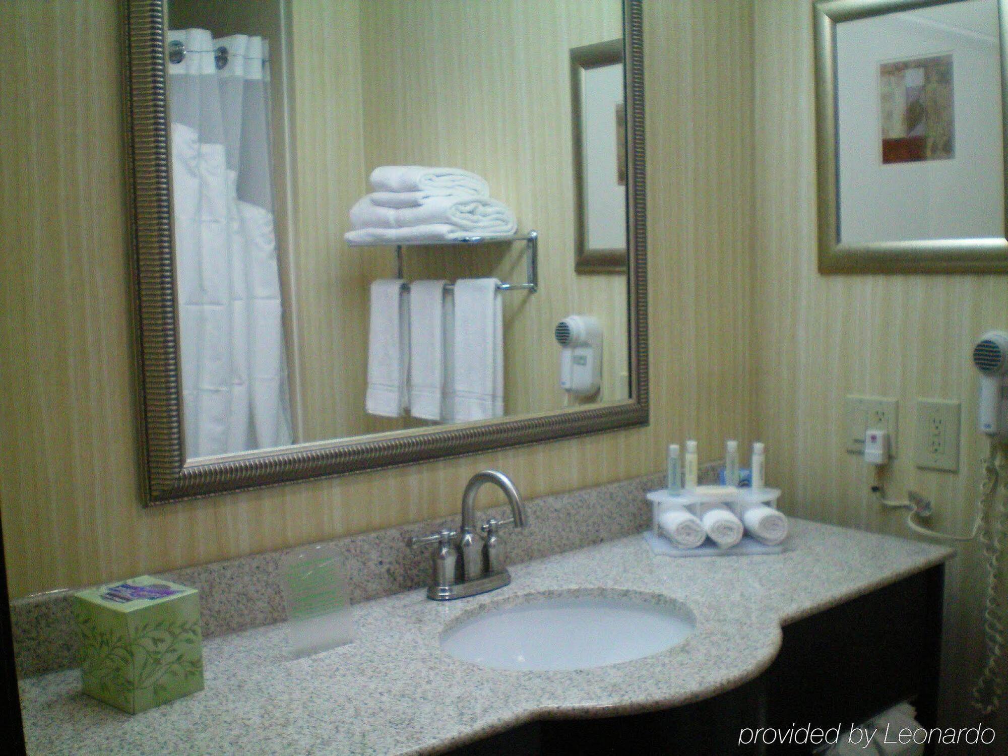 Holiday Inn Express Houston North-1960 Champions Area Экстерьер фото